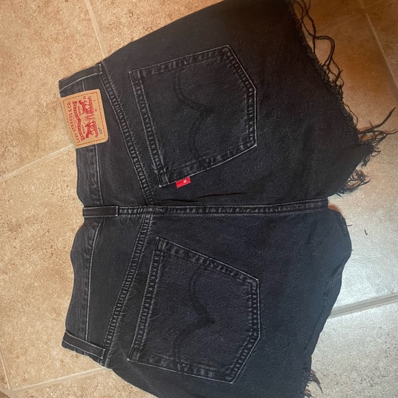 LEVIS SHORTS - Picture 2 of 5